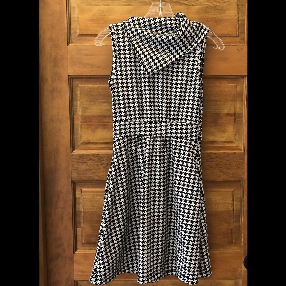 Monteau Houndstooth sleeveless knot fit and flare dress. Size S - Picture 4 of 9